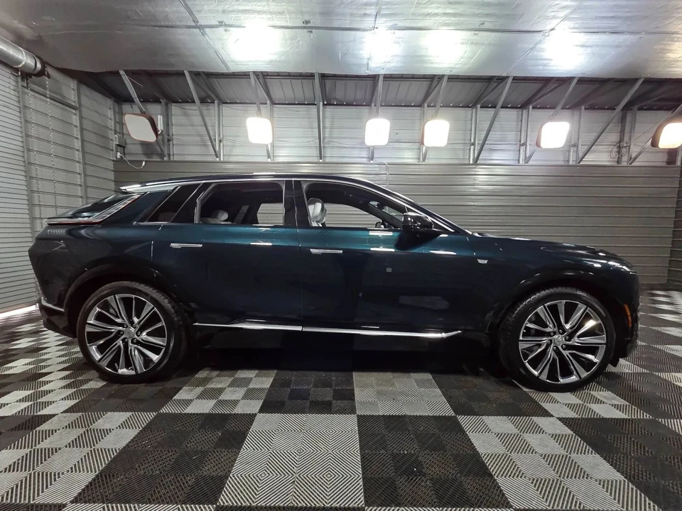 2024 Cadillac Lyriq - Image 9 of 21