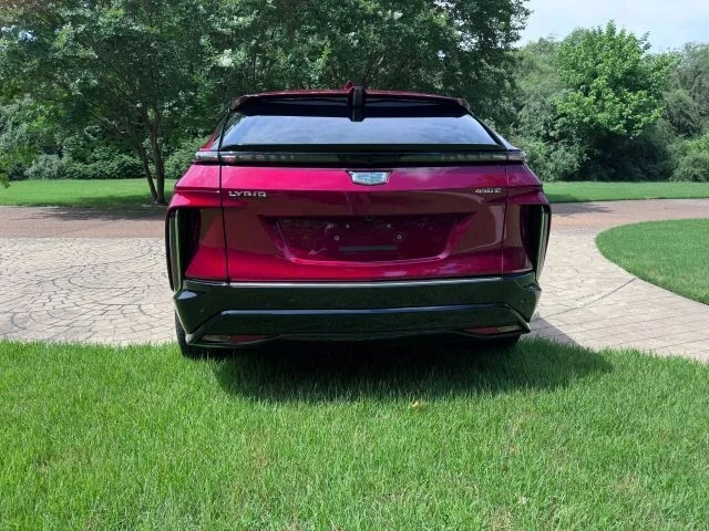 2024 Cadillac Lyriq - Image 10 of 19