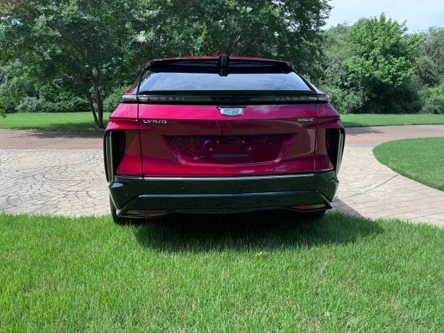 2024 Cadillac Lyriq - Image 10 of 19