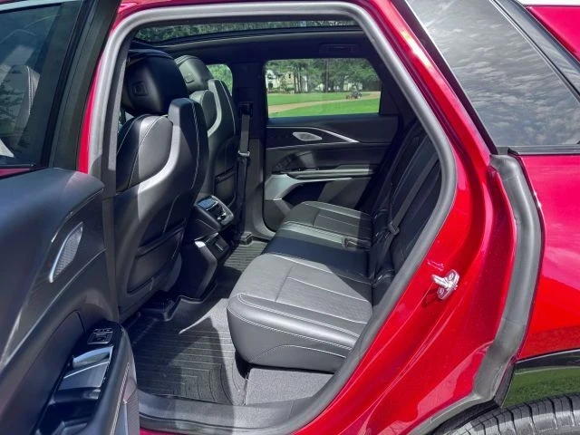 2024 Cadillac Lyriq - Image 17 of 19