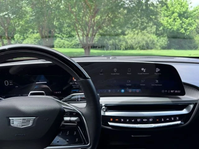 2024 Cadillac Lyriq - Image 13 of 19
