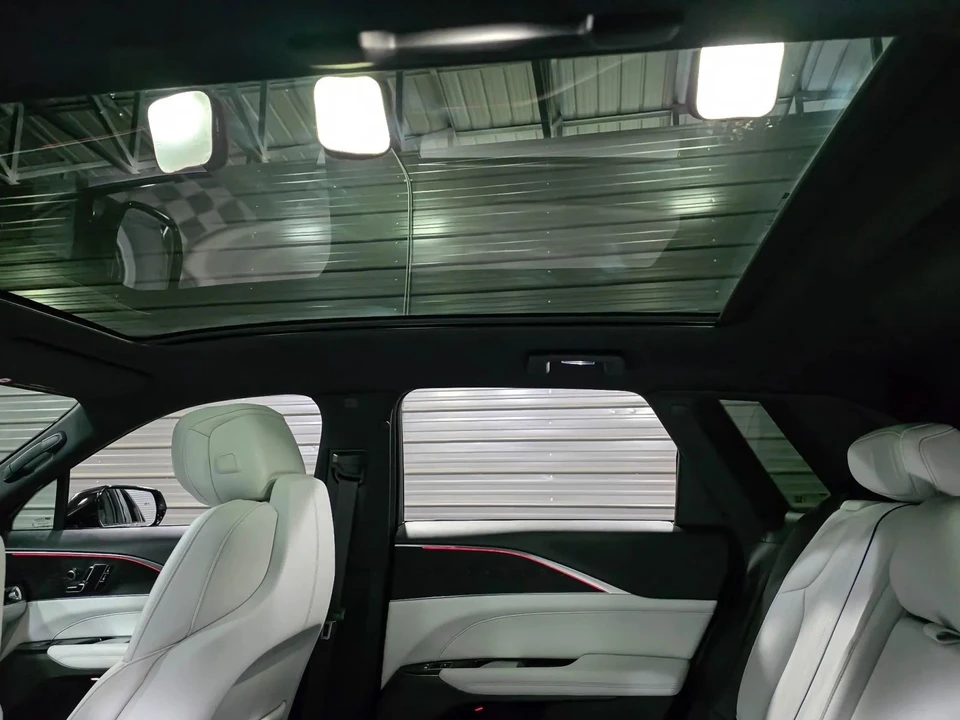 2024 Cadillac Lyriq - Image 18 of 21