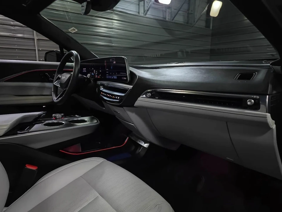 2024 Cadillac Lyriq - Image 12 of 21