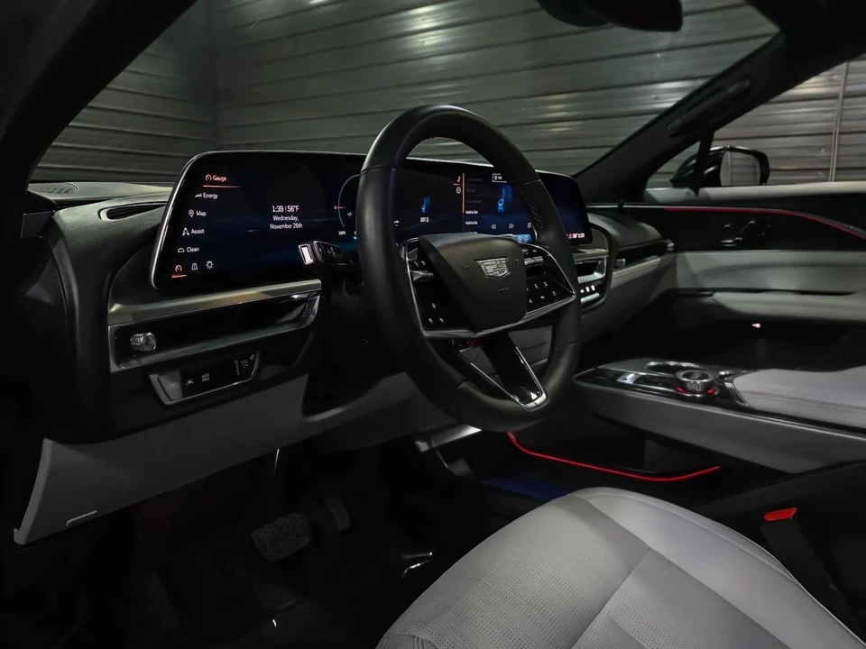 2024 Cadillac Lyriq - Image 10 of 21