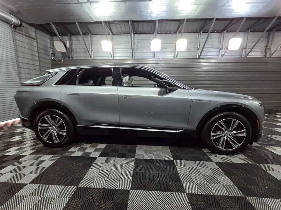2024 Cadillac Lyriq - Image 9 of 21