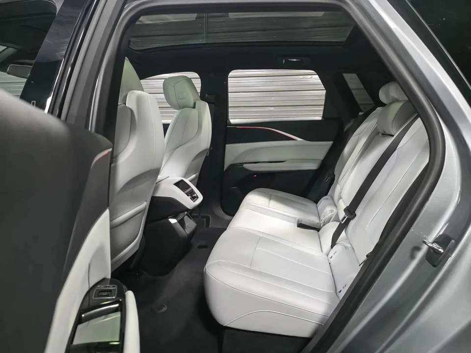 2024 Cadillac Lyriq - Image 15 of 21