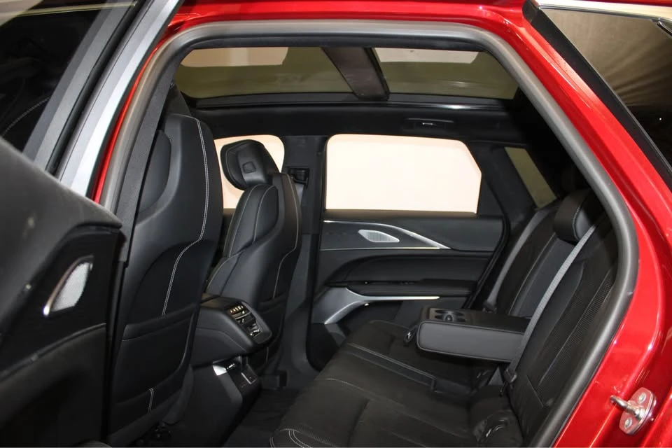 2024 Cadillac Lyriq - Image 9 of 19