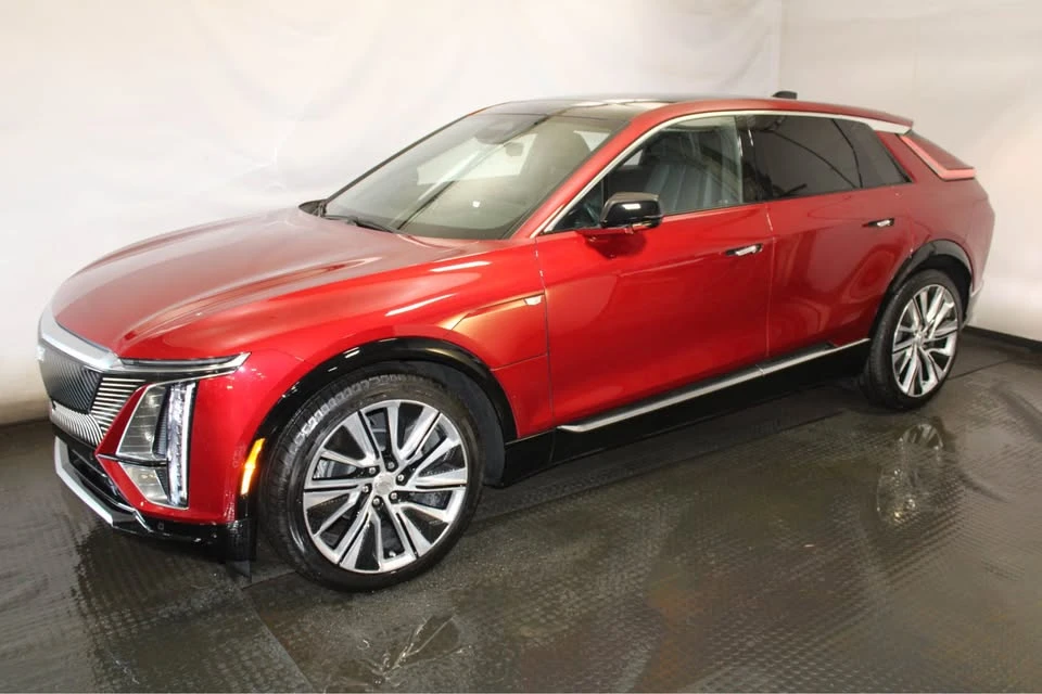 2024 Cadillac Lyriq - Image 2 of 19