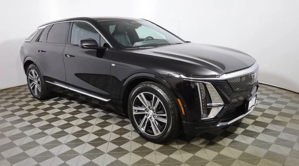 2024 Cadillac Lyriq - Image 2 of 16