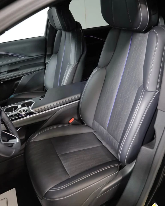 2024 Cadillac Lyriq - Image 5 of 16