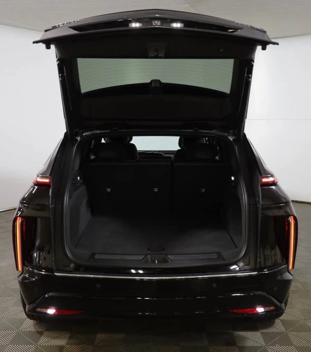 2024 Cadillac Lyriq - Image 15 of 16