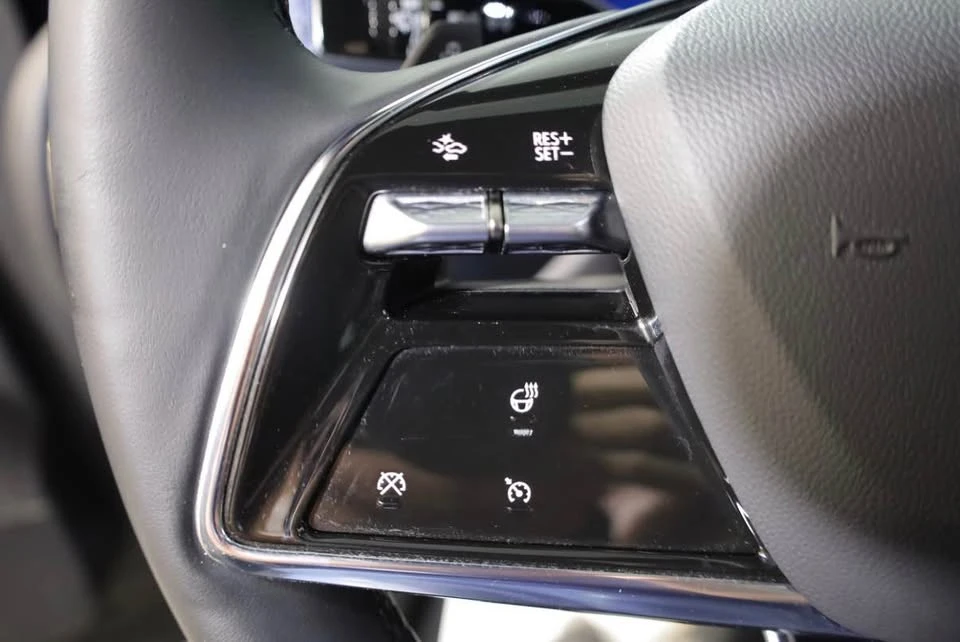 2024 Cadillac Lyriq - Image 14 of 16