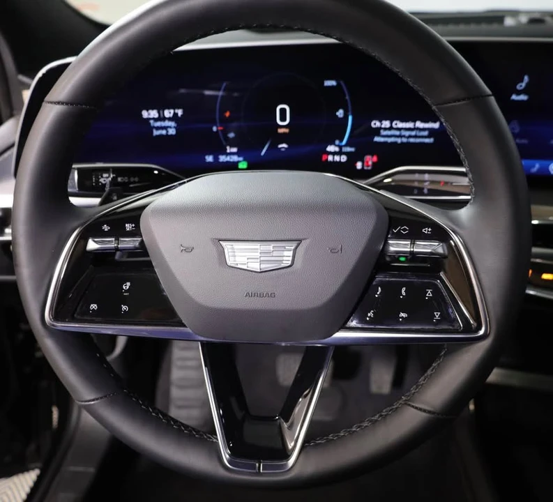 2024 Cadillac Lyriq - Image 10 of 16