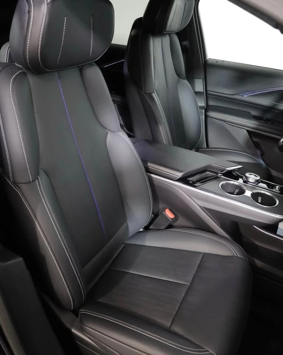 2024 Cadillac Lyriq - Image 6 of 16
