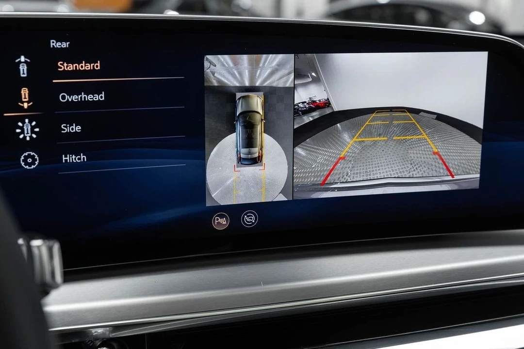 2024 Cadillac Lyriq - Image 29 of 31