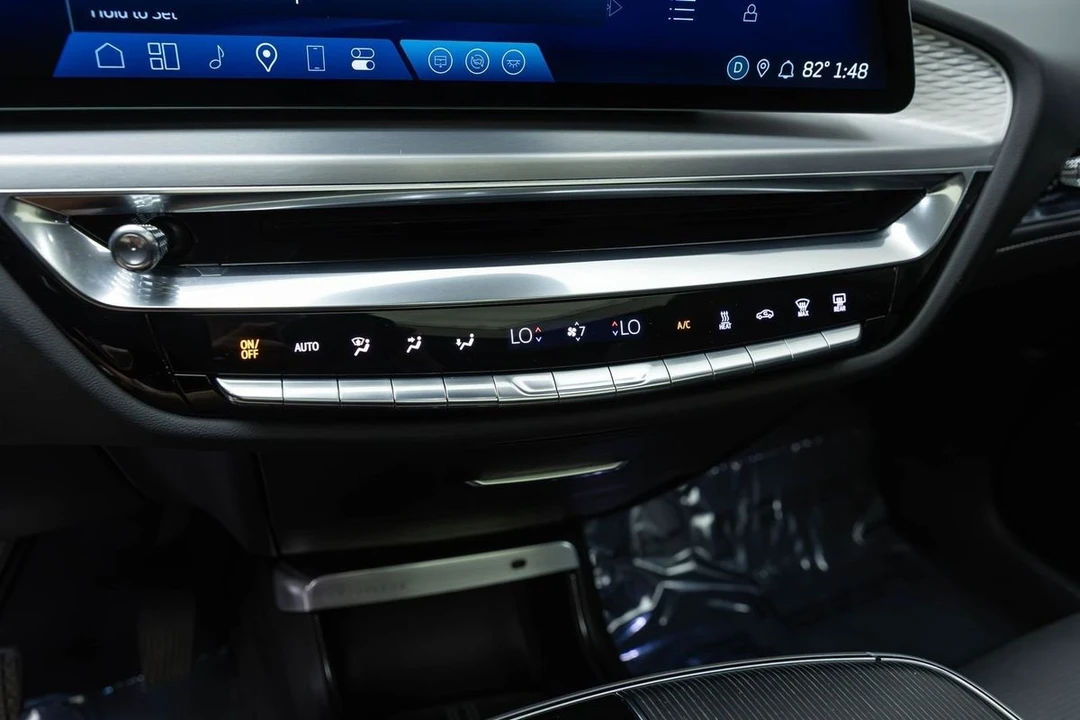 2024 Cadillac Lyriq - Image 30 of 31