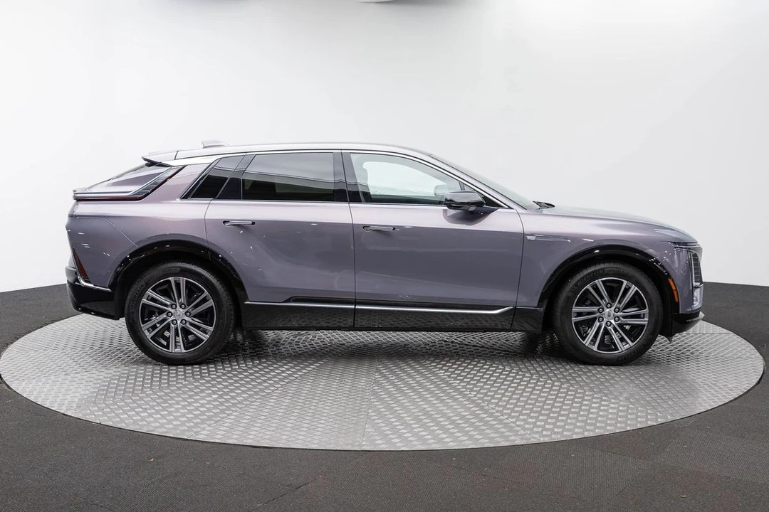 2024 Cadillac Lyriq - Image 9 of 31