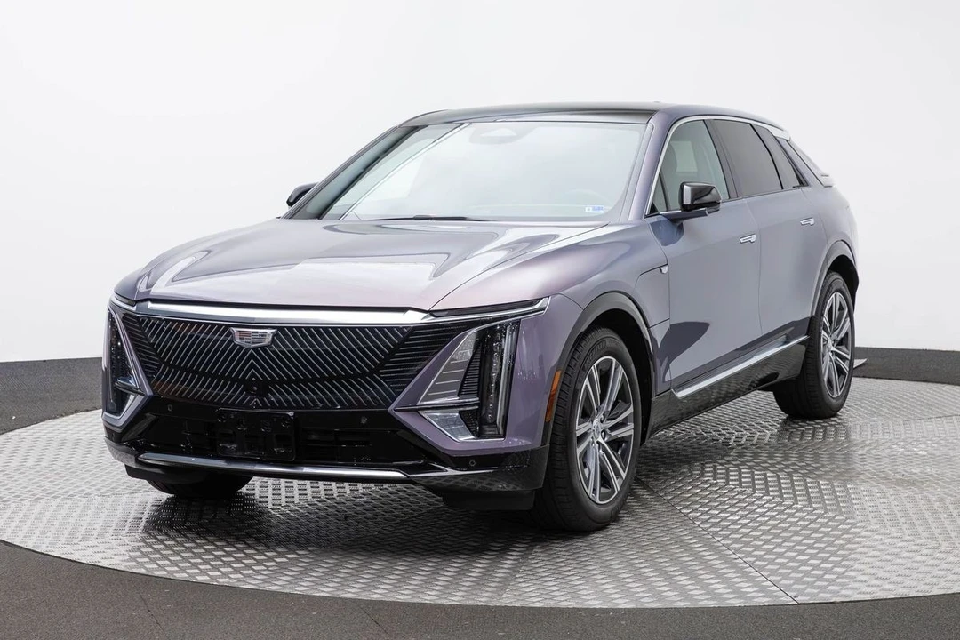 2024 Cadillac Lyriq - Image 2 of 31