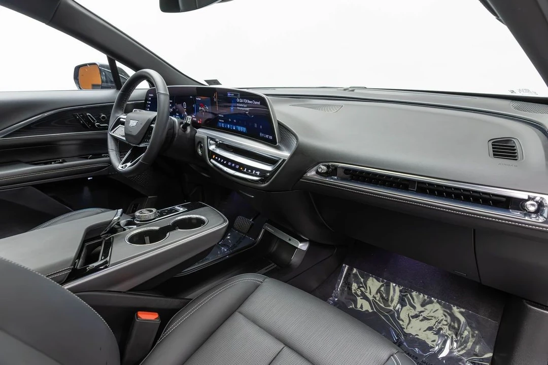 2024 Cadillac Lyriq - Image 20 of 31