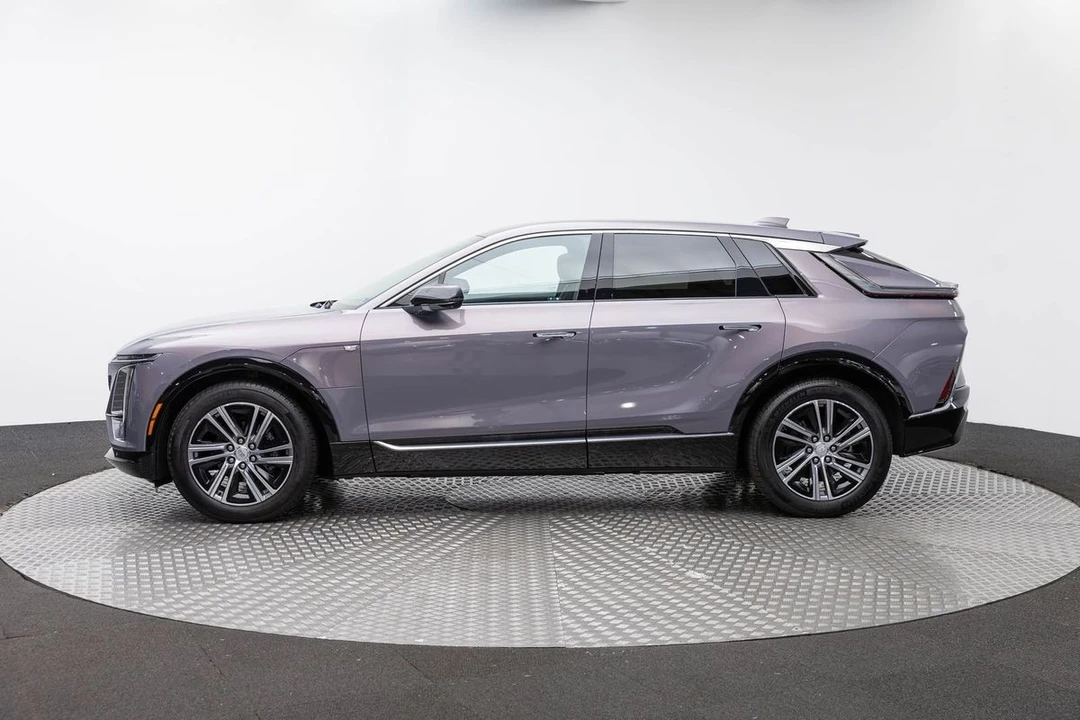 2024 Cadillac Lyriq - Image 8 of 31