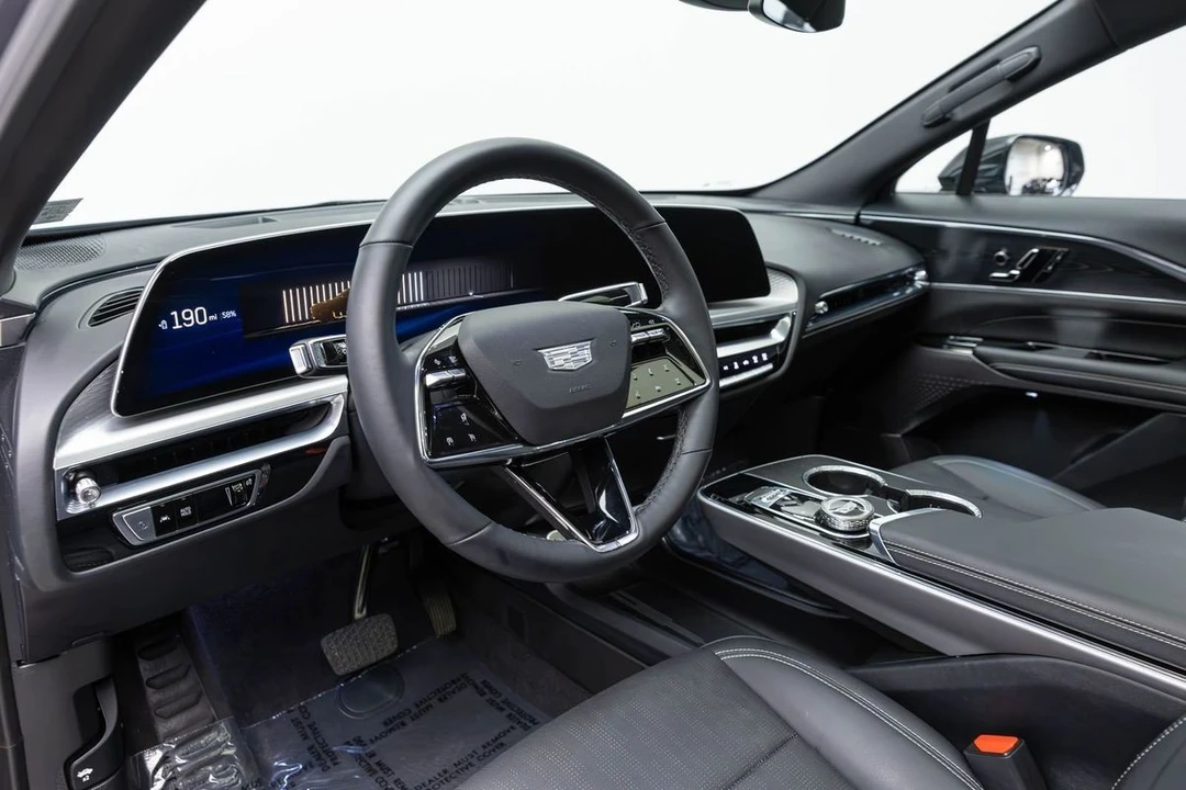 2024 Cadillac Lyriq - Image 19 of 31
