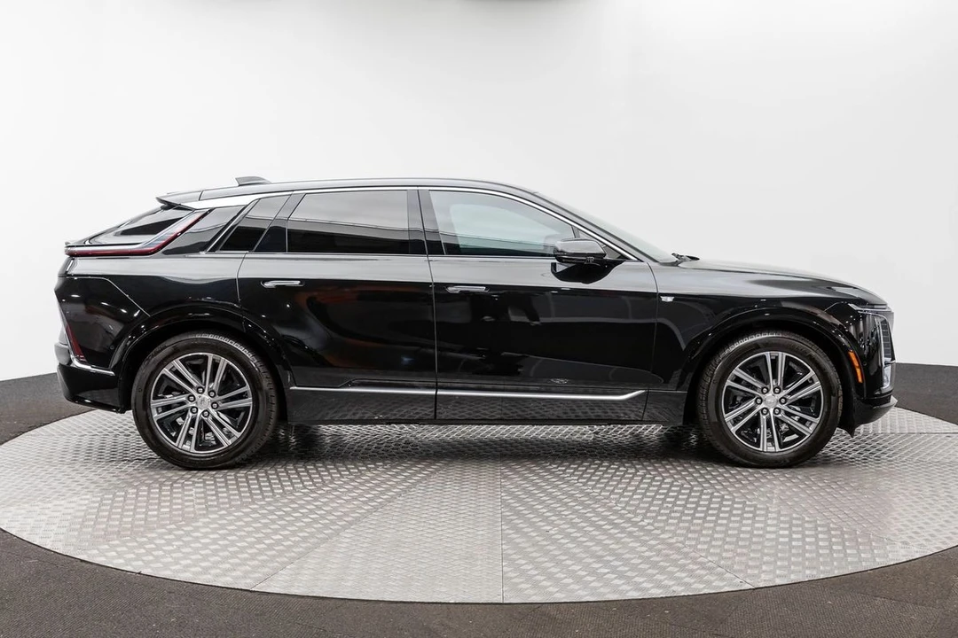 2024 Cadillac Lyriq - Image 9 of 21