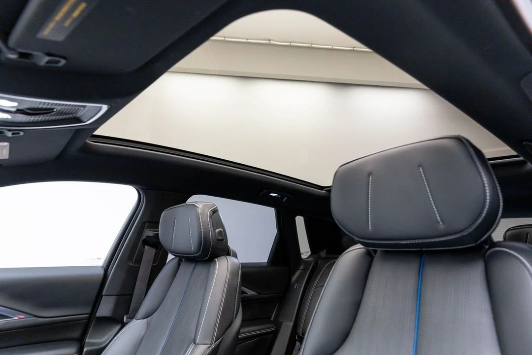 2024 Cadillac Lyriq - Image 18 of 21