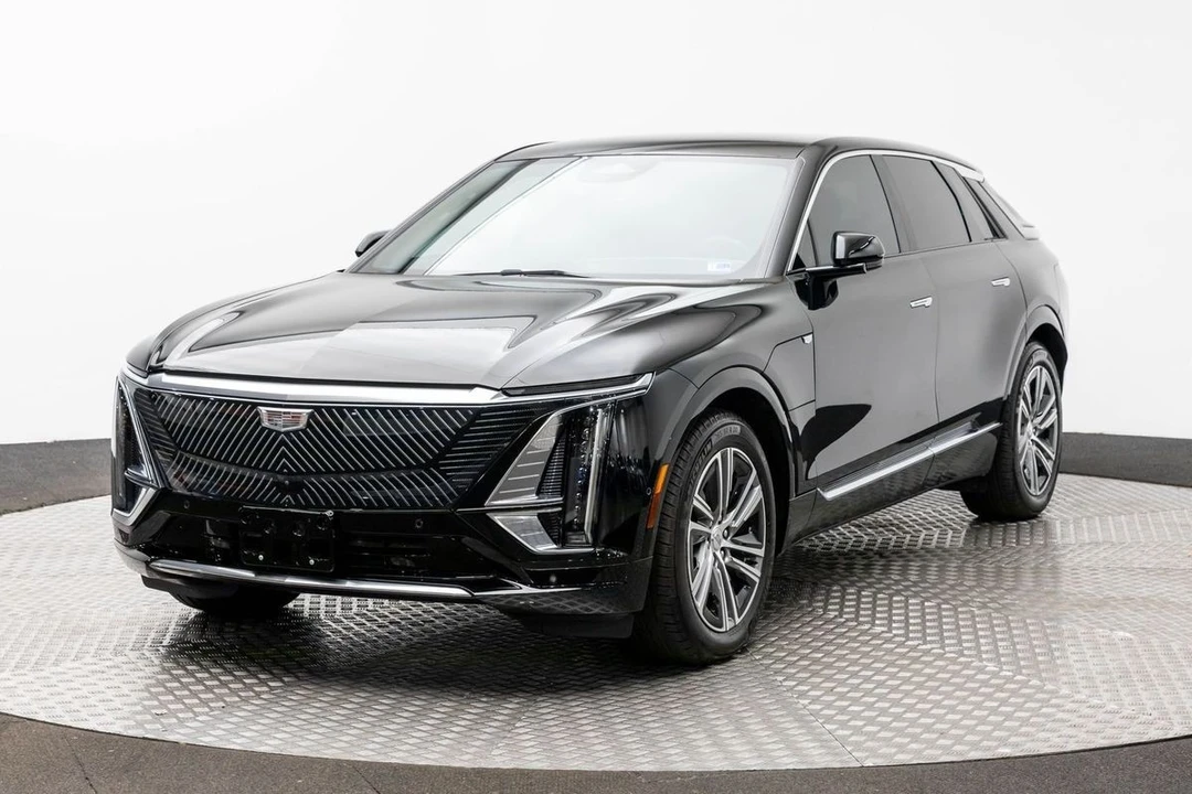 2024 Cadillac Lyriq - Image 2 of 21
