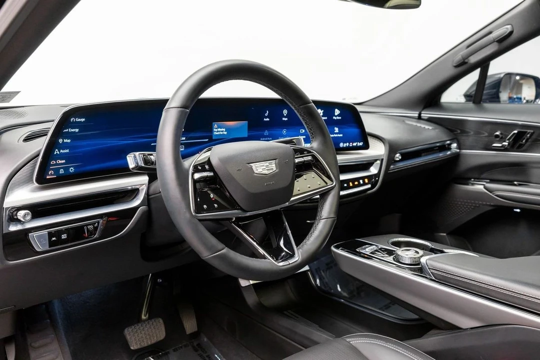 2024 Cadillac Lyriq - Image 19 of 21
