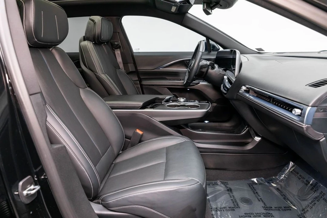 2024 Cadillac Lyriq - Image 15 of 21