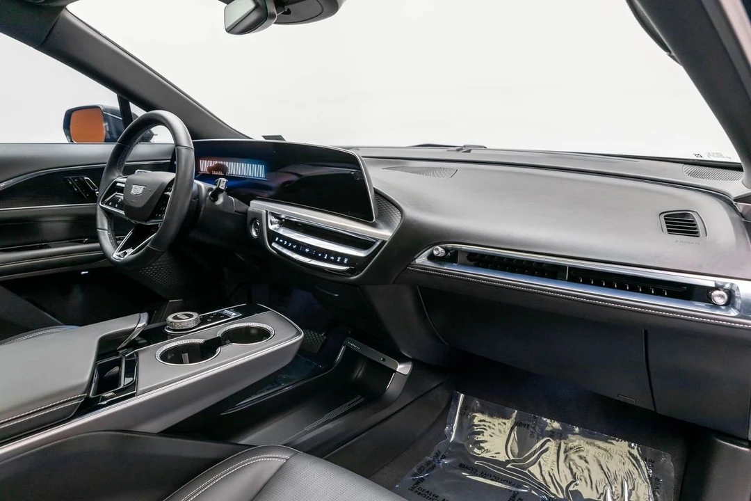 2024 Cadillac Lyriq - Image 20 of 21