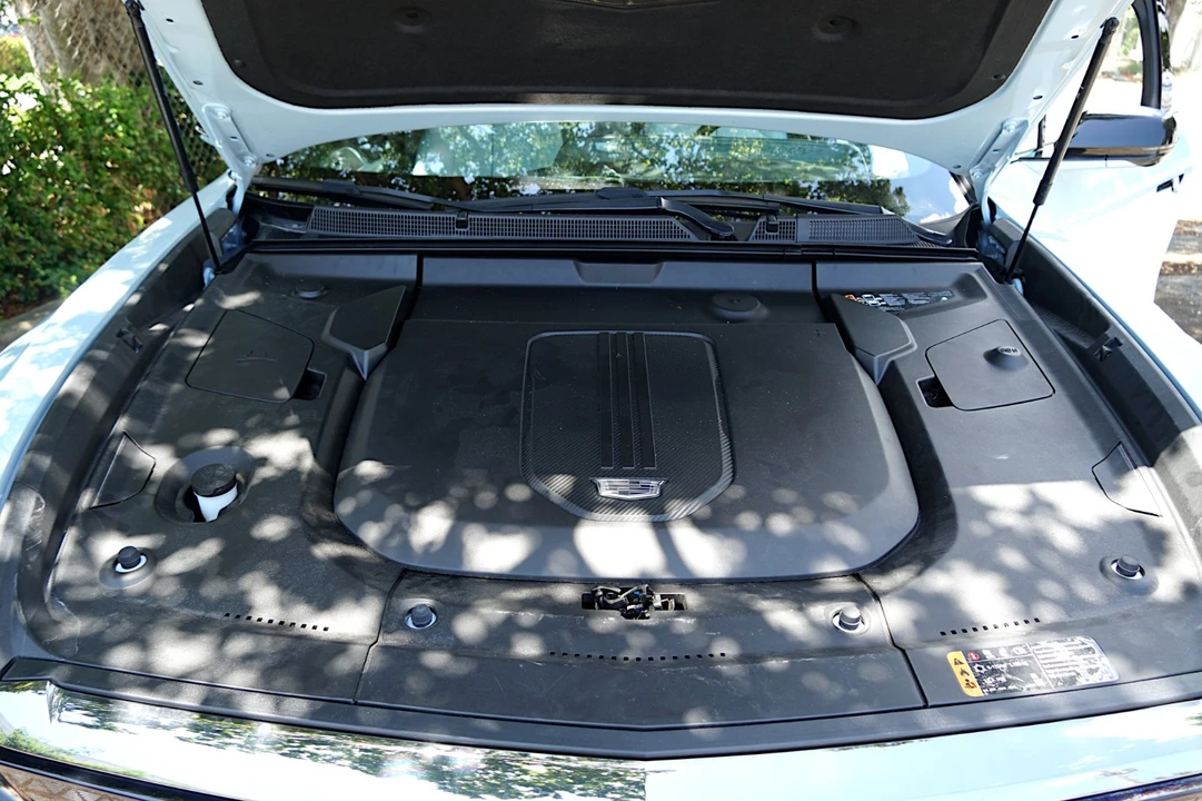 2024 Cadillac Lyriq - Image 25 of 31