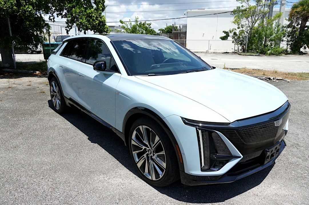 2024 Cadillac Lyriq - Image 15 of 31