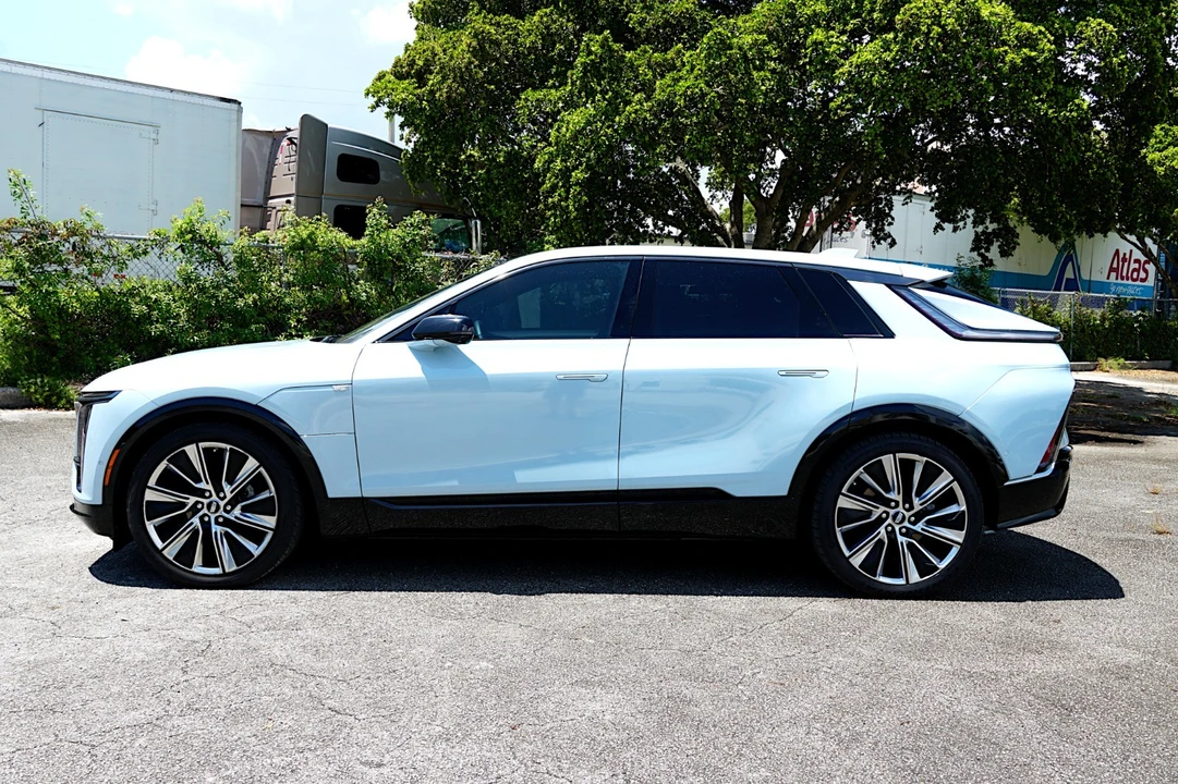 2024 Cadillac Lyriq - Image 10 of 31