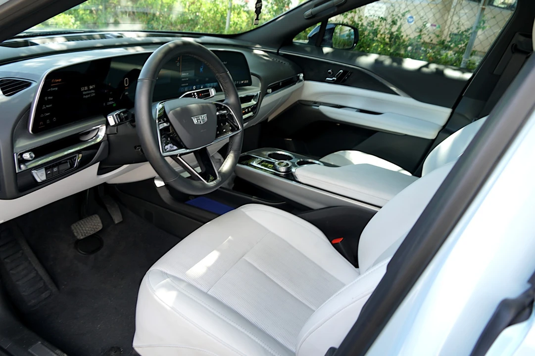 2024 Cadillac Lyriq - Image 18 of 31