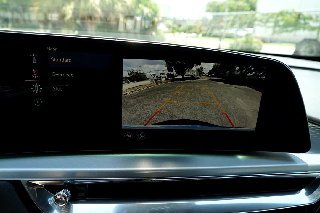 2024 Cadillac Lyriq - Image 28 of 31