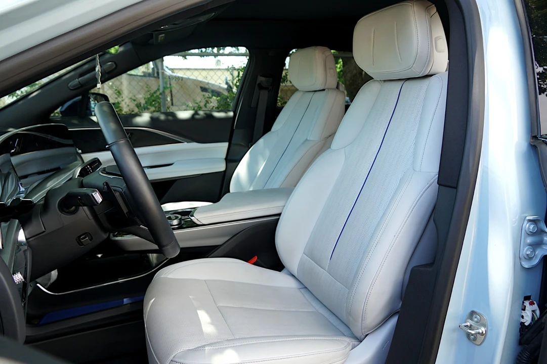 2024 Cadillac Lyriq - Image 20 of 31