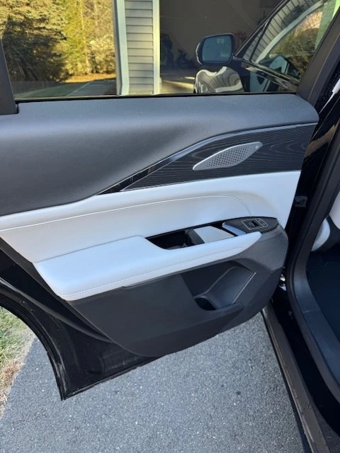 2024 Cadillac Lyriq - Image 14 of 21
