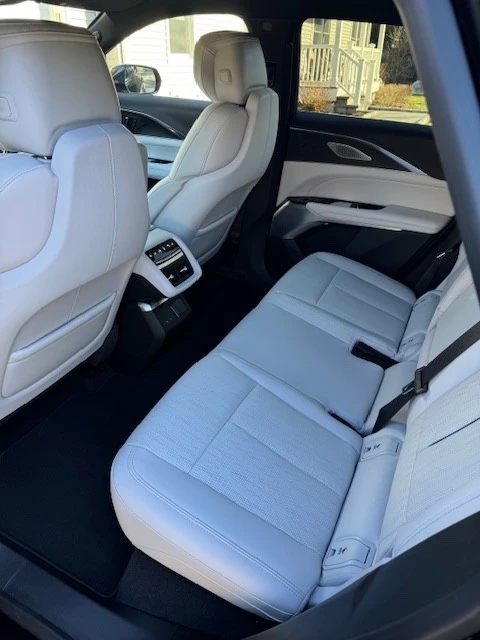 2024 Cadillac Lyriq - Image 15 of 21