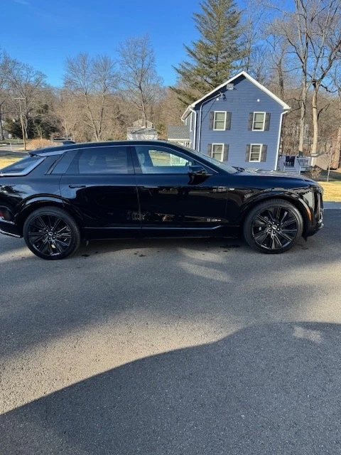 2024 Cadillac Lyriq - Image 10 of 21