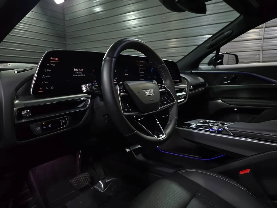 2024 Cadillac Lyriq - Image 10 of 12