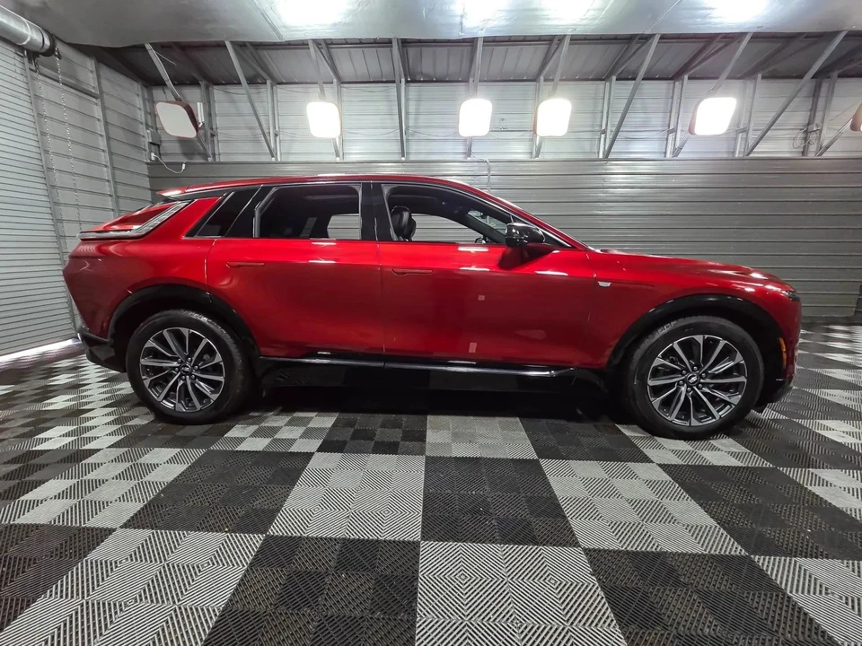 2024 Cadillac Lyriq - Image 9 of 12