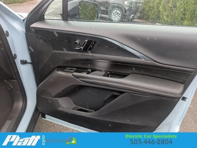 2024 Cadillac Lyriq - Image 15 of 21