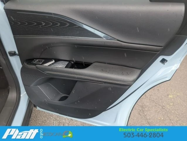2024 Cadillac Lyriq - Image 17 of 21