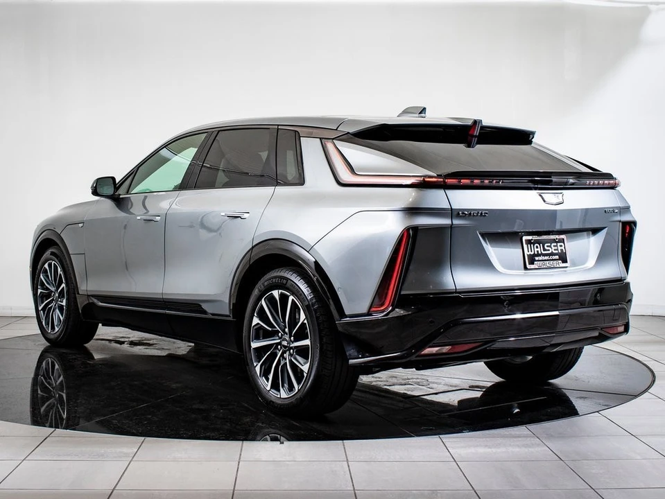 2024 Cadillac Lyriq - Image 11 of 21