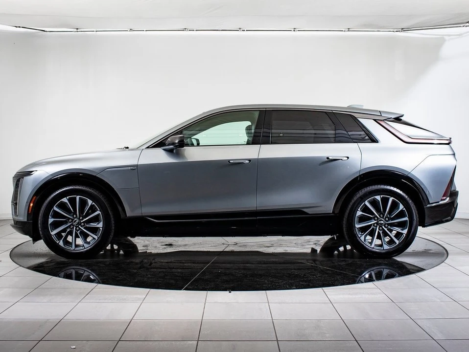2024 Cadillac Lyriq - Image 12 of 21
