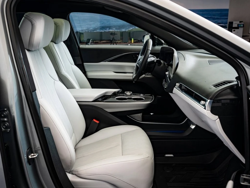 2024 Cadillac Lyriq - Image 21 of 21