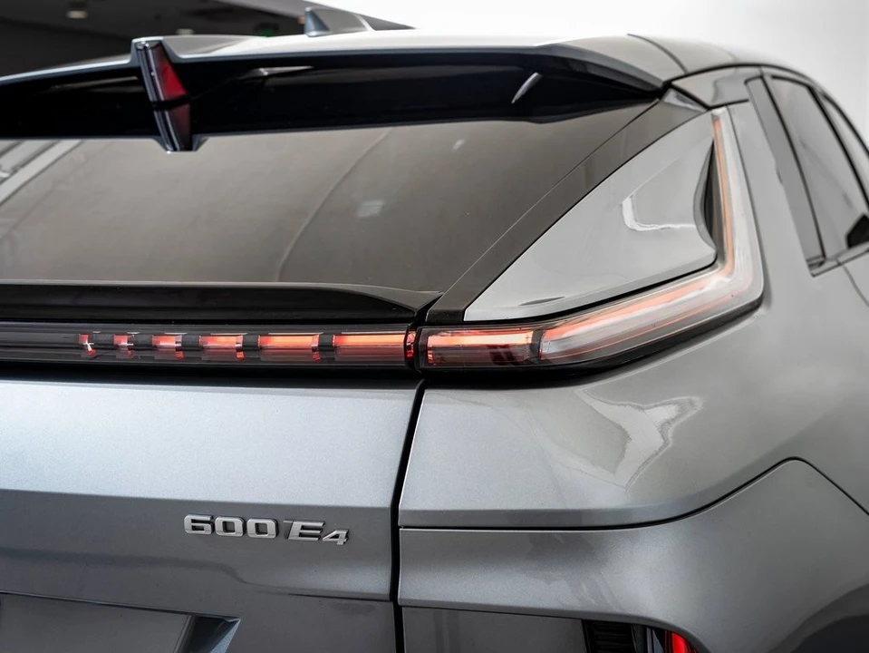2024 Cadillac Lyriq - Image 16 of 21