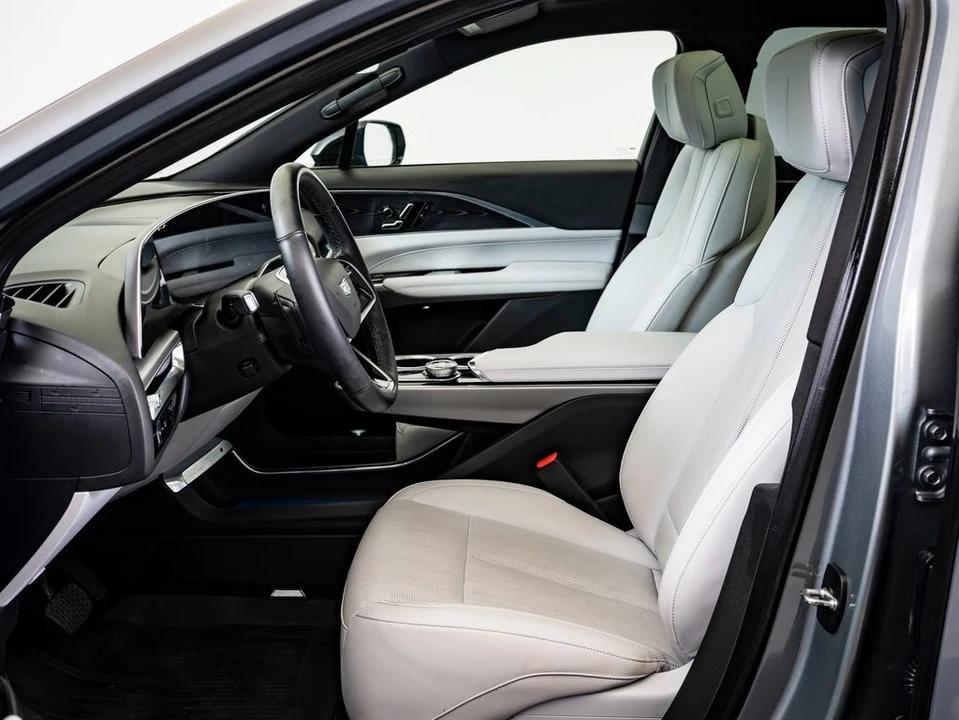 2024 Cadillac Lyriq - Image 19 of 21