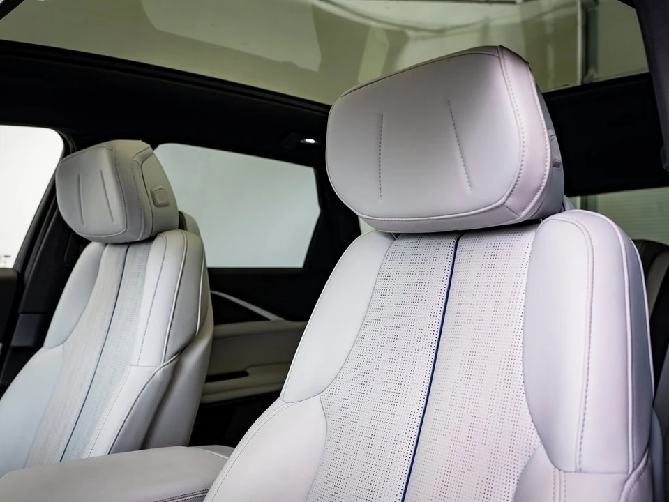 2024 Cadillac Lyriq - Image 20 of 21
